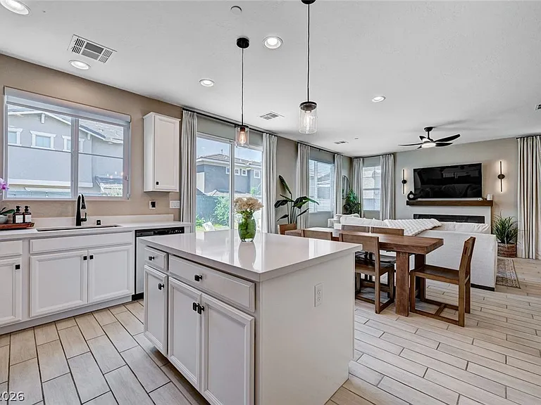 372 Silva Pl — Photo 12