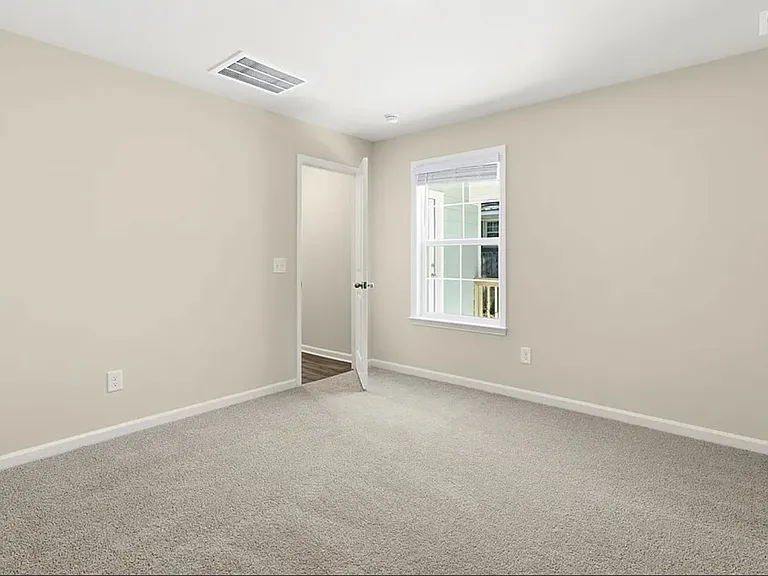 7 Iola St — Photo 11