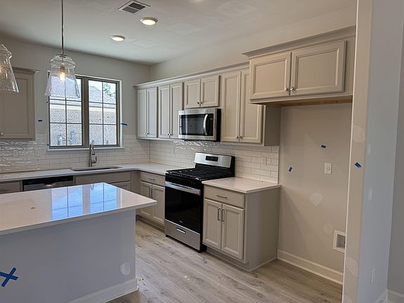 5th image of 8783 Bedfordshire Dr #37