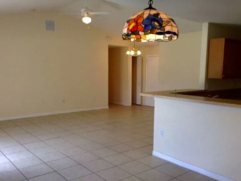 606 Robin Ln — Photo 6