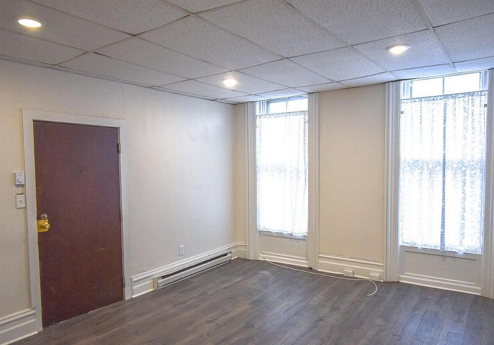 1st image of 131 Knox St #2