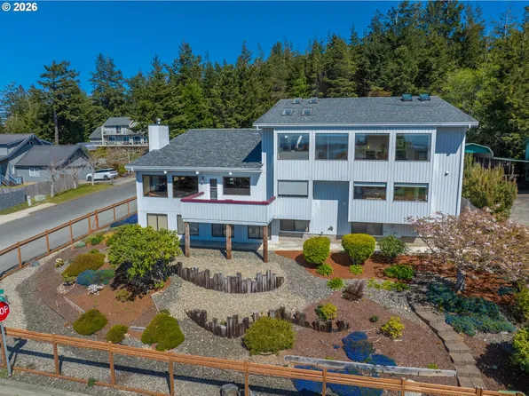 701 Prefontaine Dr, Coos Bay, OR 97420