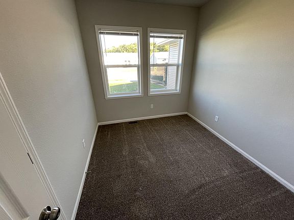 5th image of 2620 Claremont Dr
