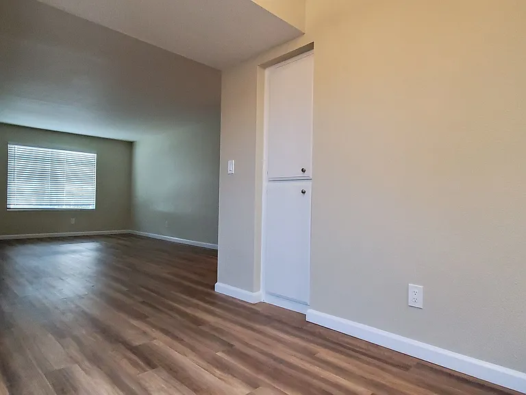 340 5th Ave — Photo 9