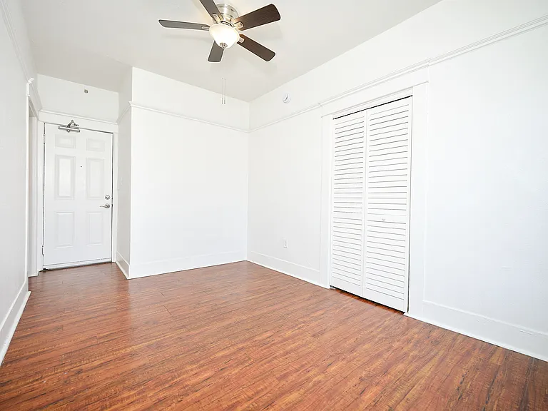 Valencia Village Lofts — Photo 3