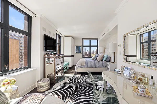 Sold by Corcoran | media 6