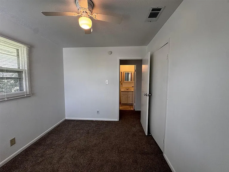 7702 Pitter Pat Ln — Photo 17