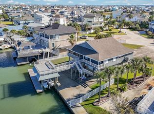 538 Paradise Dr, Tiki Island, TX 77554