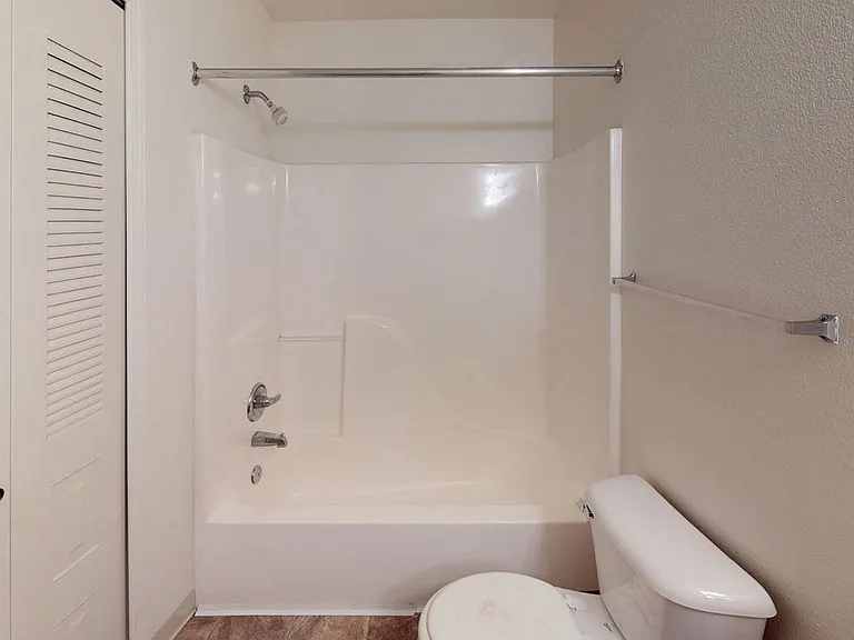 Tracy Creek Apartment Homes — Photo 19