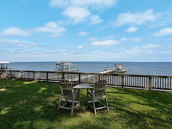 4th image of 2380 W Bayshore Rd