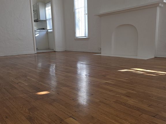 3rd image of 7811 Oakwood Ave