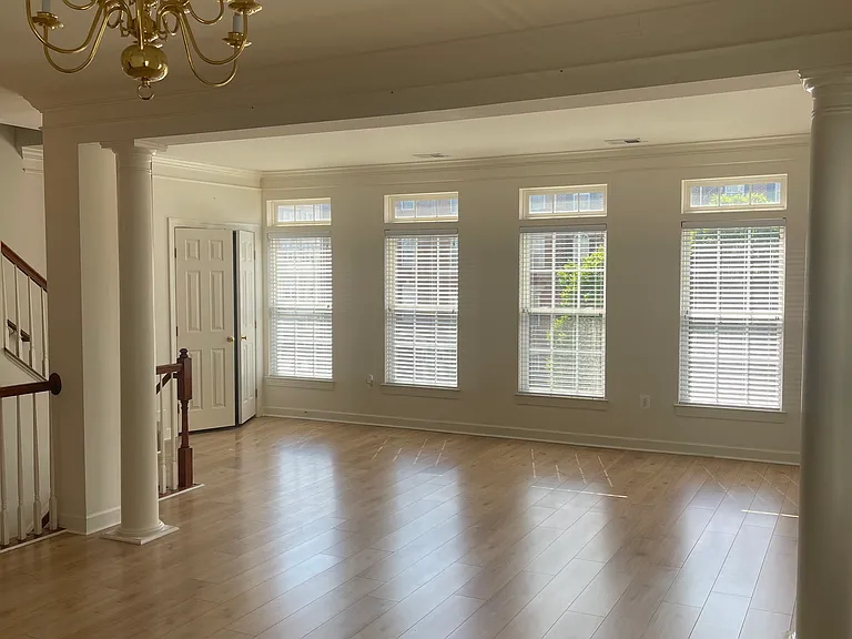 328 Munahan Cir #B — Photo 6