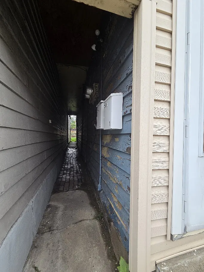 3 bed, 1000 sqft, $1,725 — Photo 2