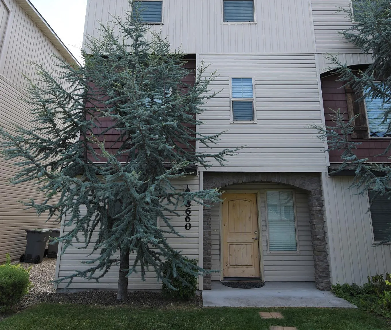 3 bed, 2.5 bath, 1340 sqft, $1,895 — Photo 1