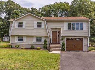 97 Locust St, Burlington, MA 01803