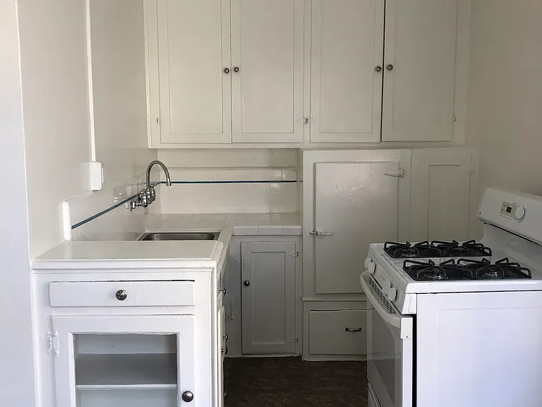 554 S Hobart Blvd #309 — Photo 6