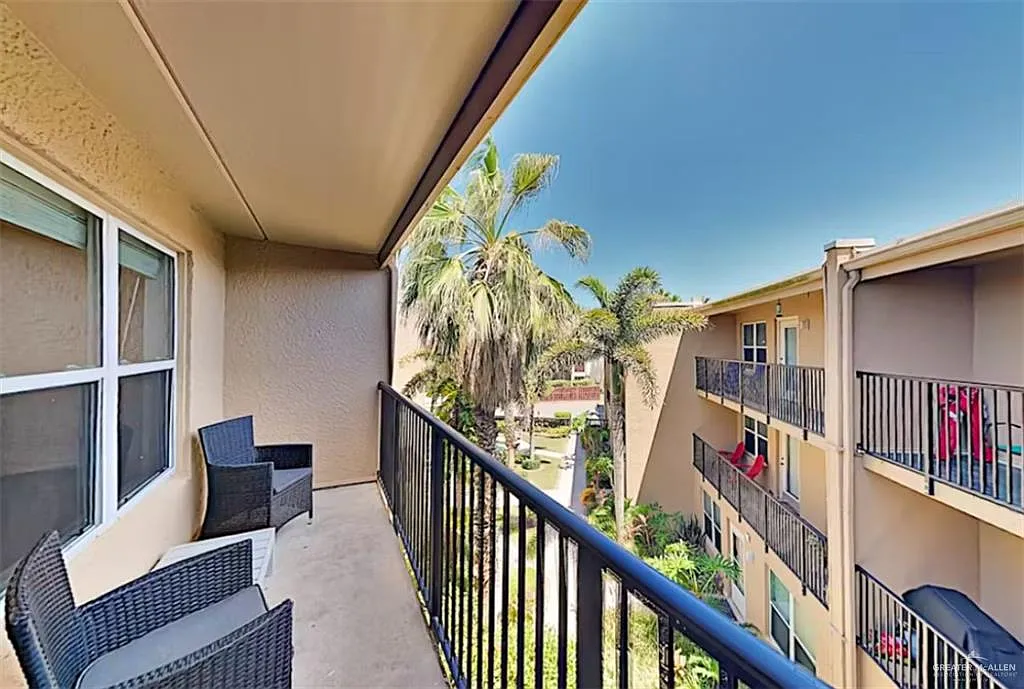 2 bed, 1.5 bath, 843 sqft, $2,200 — Photo 3