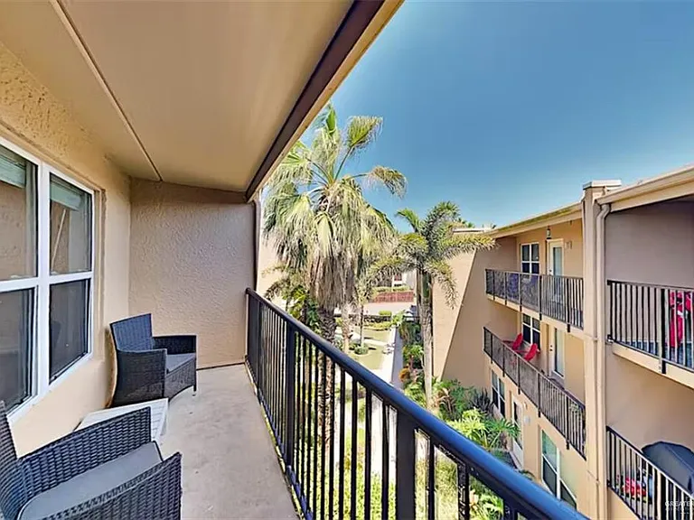 115 E Coronado Dr — Photo 3