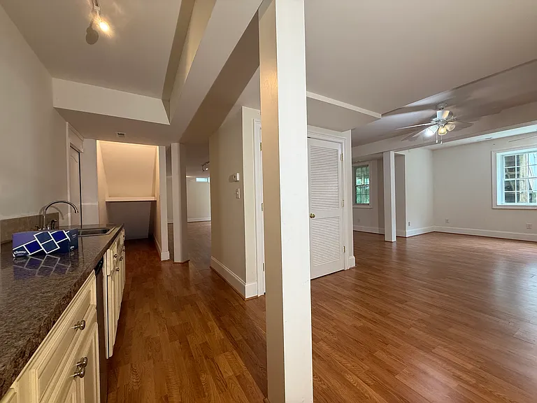 606 Winston Ln — Photo 32