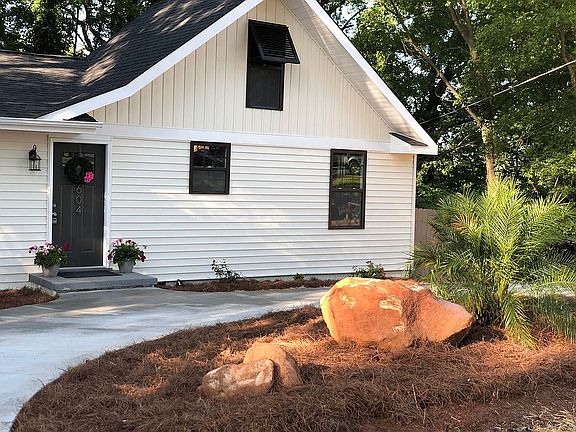 3rd image of 604 Pine Creek Dr