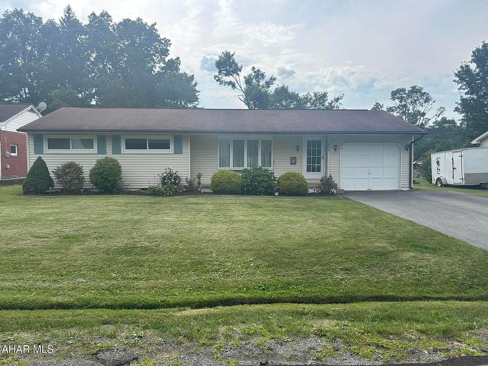 1st image of 2004 Parkway Dr