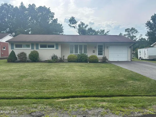 2004 Parkway Dr, Altoona, PA 16602