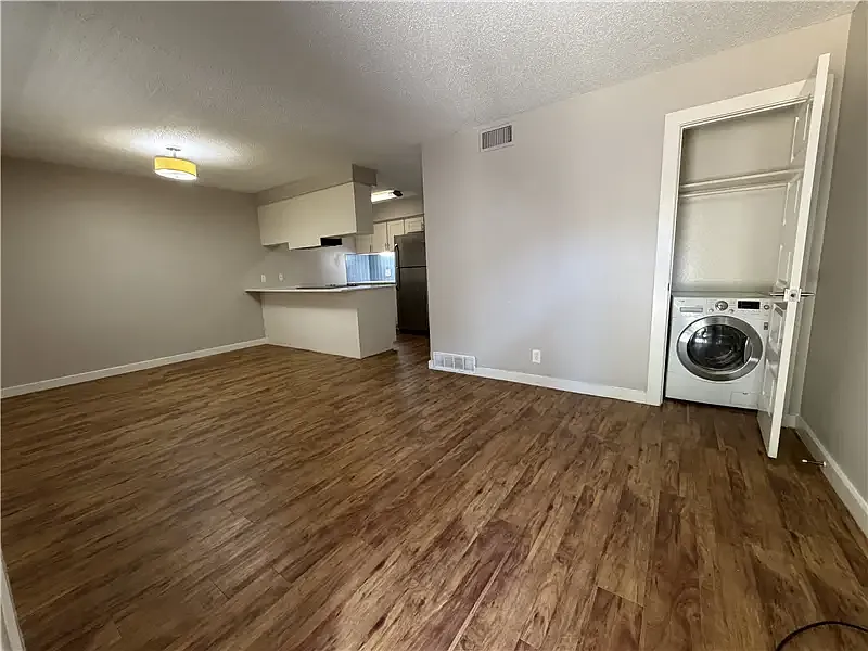 2 bed, 795 sqft, $1,345 — Photo 2