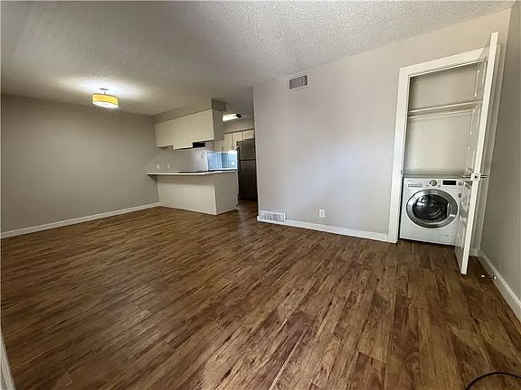 2nd image of 600 1/2 E 53rd St #114
