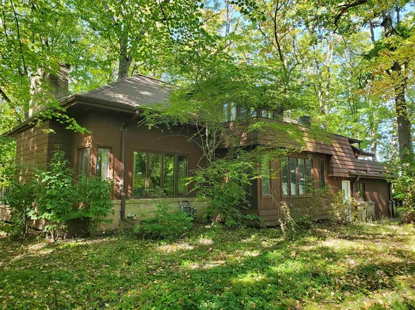 N5798 Wolf River Ct, Shawano, WI 54166