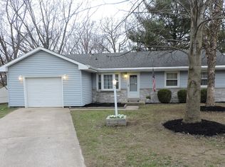 1102 Maple Tree Ln, Mahomet, IL 61853
