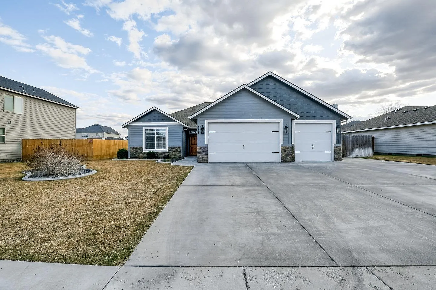 5004 Bilbao Dr photo 1