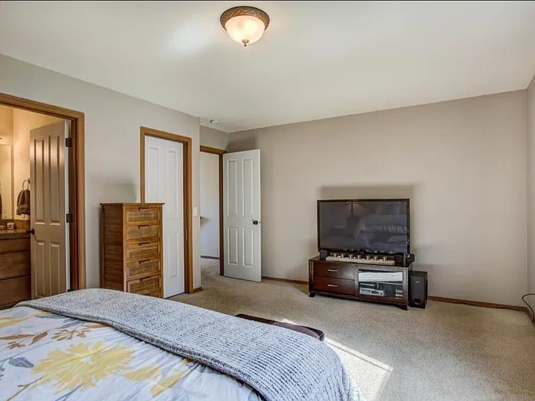 1305 King Dr — Photo 9