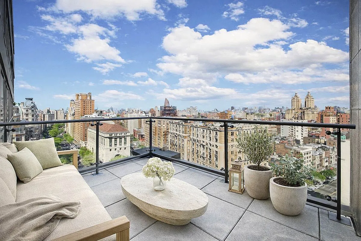212 W 72nd St #19G photo 1