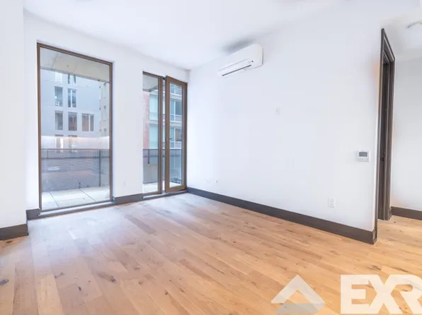 42-22 27th Street 505 image 3 of 5