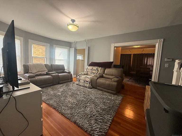63 Ridge St — Photo 10