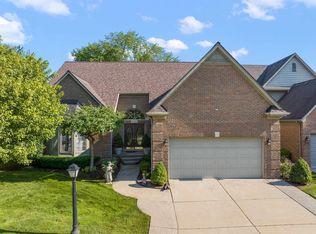 18785 River Pointe Dr, Clinton Township, MI 48038