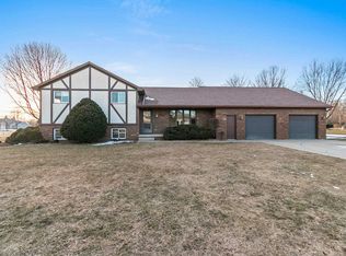 2974 Mayflower Rd, Green Bay, WI 54311