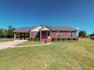82 W Point Dr, Fayetteville, TN 37334