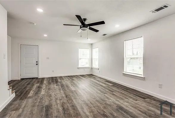 3 bed, 1385 sqft, $2,100 — Photo 2