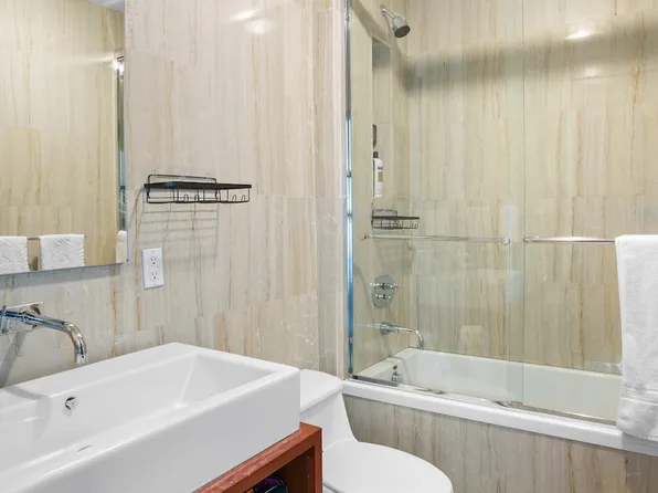 303 East 57th Street image 10 of 17