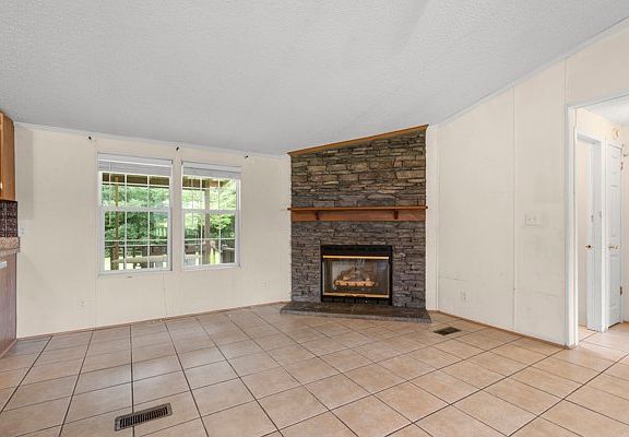 5th image of 301 Shirley Bates Dr