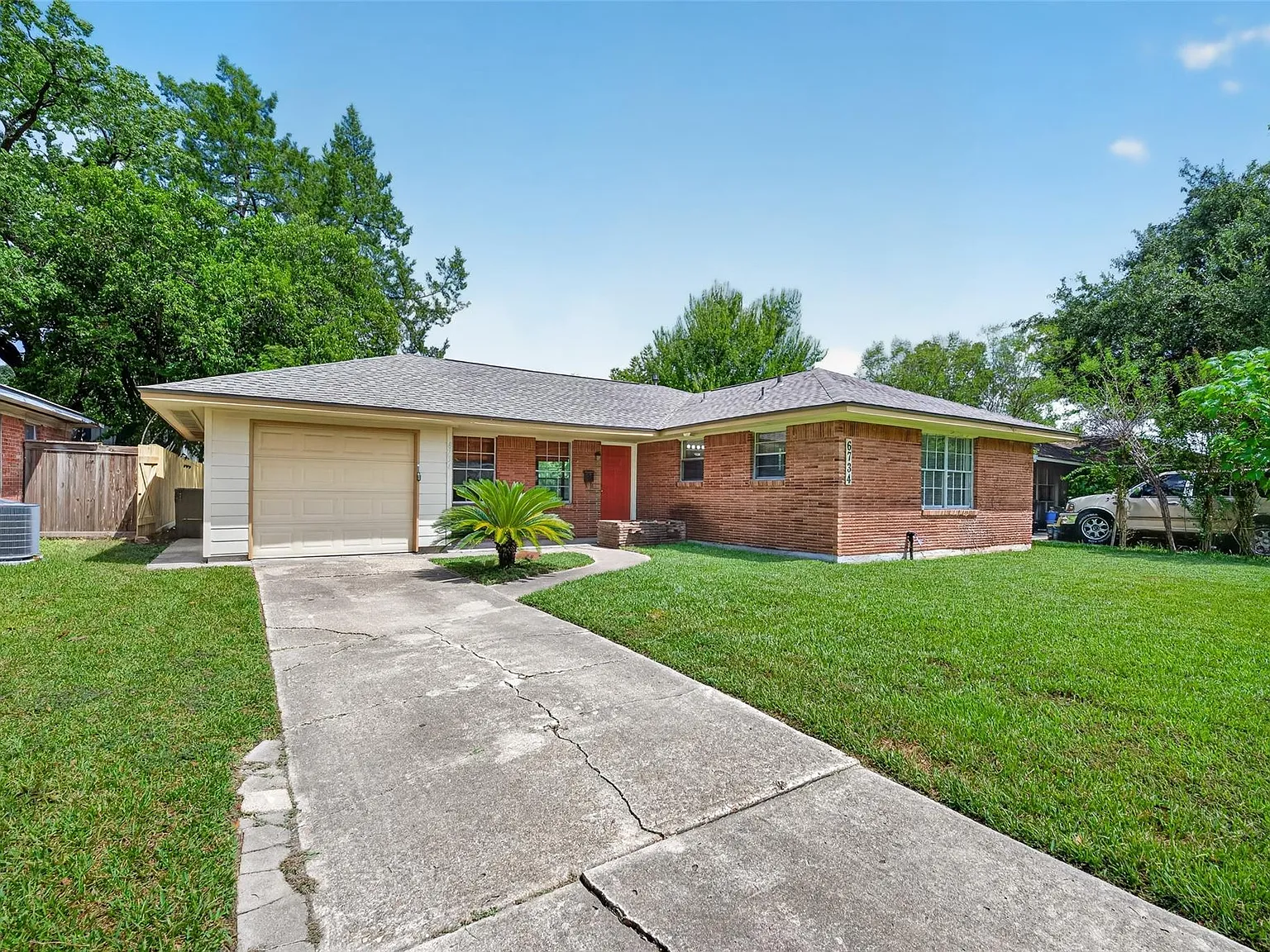 3 bed, 2.0 bath, 1160 sqft, $1,700 — Photo 2