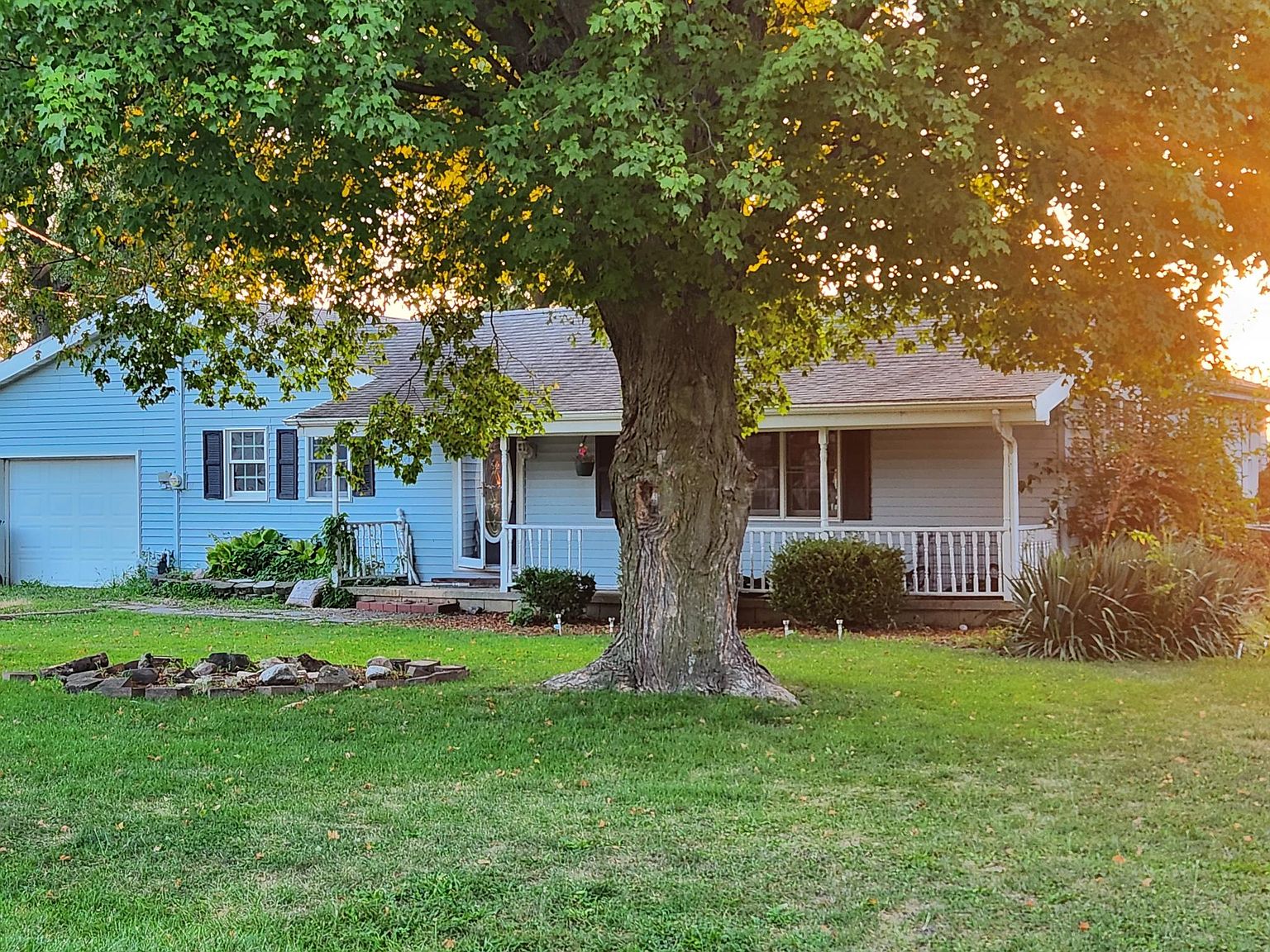 142 S Roosevelt St, Warrensburg, IL 62573 Zillow