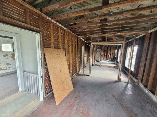 detroit-michigan-88398033 picture