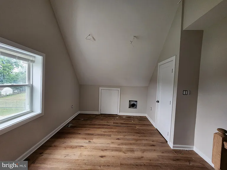 523 Wellesley St — Photo 12