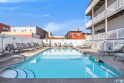 3 bed, 1300 sqft, $2,300 — Photo 1