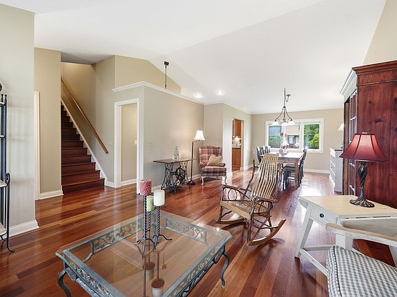 3rd image of 305 S Knollwood Dr