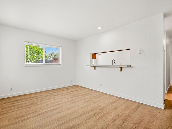 3rd image of 118 18th Ave E APT 402