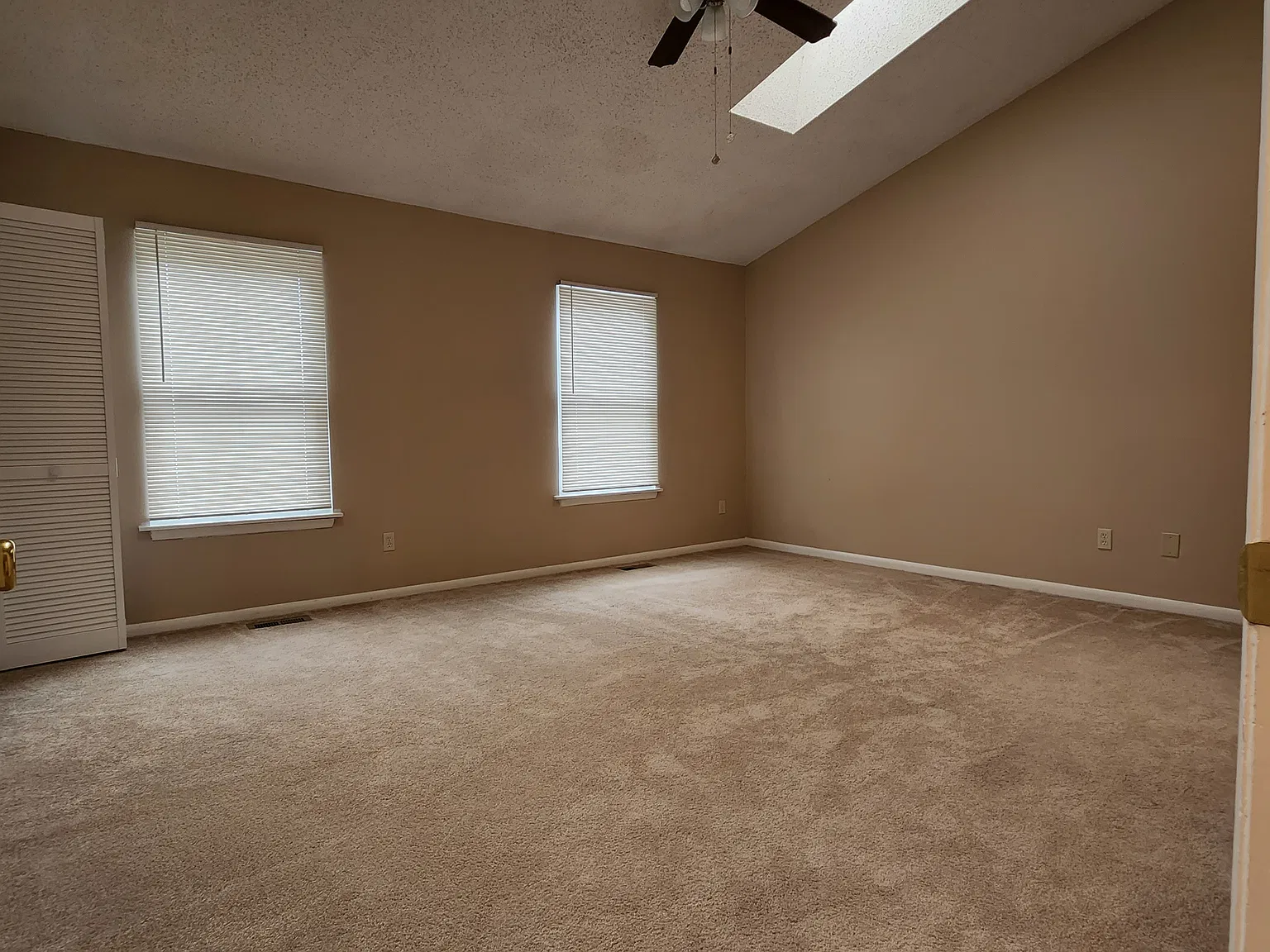 3 bed, 2.5 bath, 1656 sqft, $2,200 — Photo 3