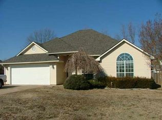 402 Greenmeadow Ln, Jonesboro, AR 72404